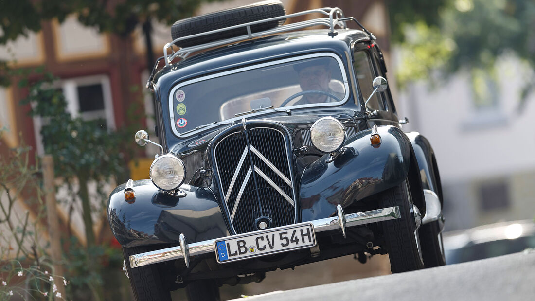 Citroen-11-CV-Front