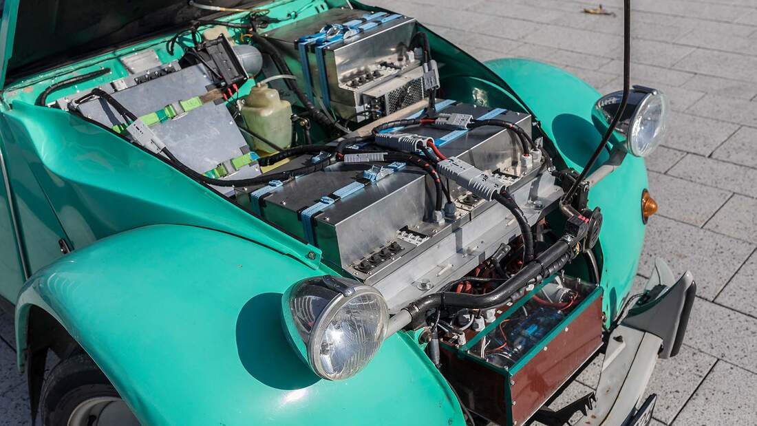 Citroën 2CV Schweizer rüstet Ente zum Elektroauto um auto motor und sport
