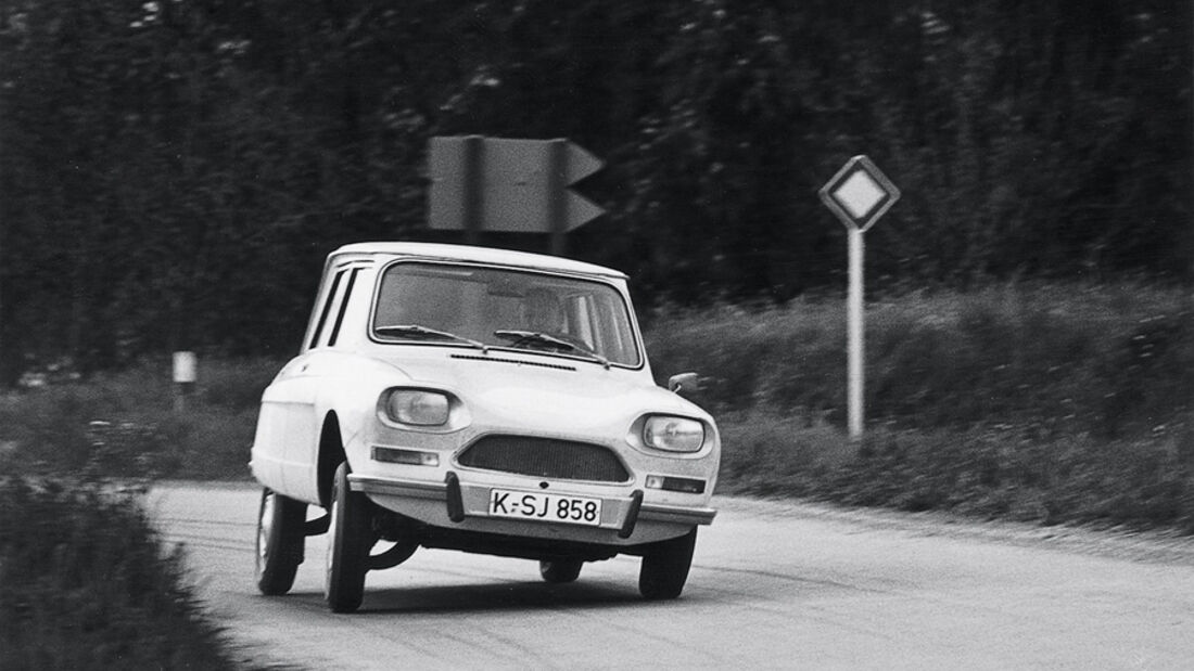 Citroen AMI 8, Kurvenfahrt, Frontansicht