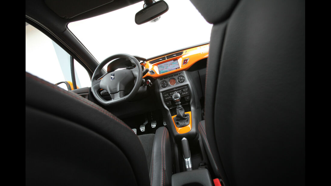 Citroen DS3 Racing, Cockpit