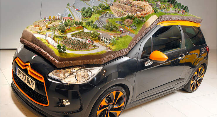 Citroen WRC Diorama Sebastien Loeb