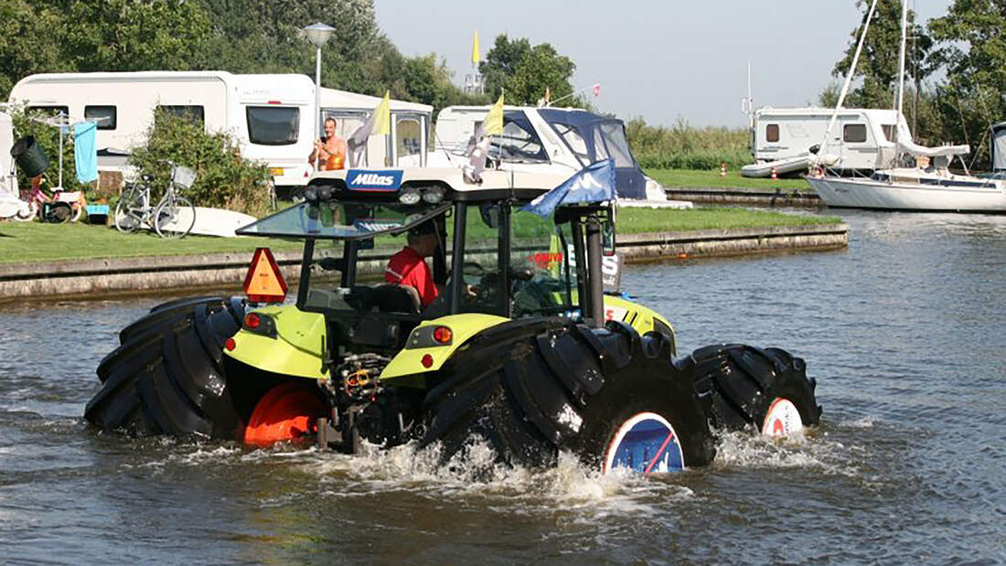 Claas Axos 320 Traktor Mitas Reifen schwimmender Traktor