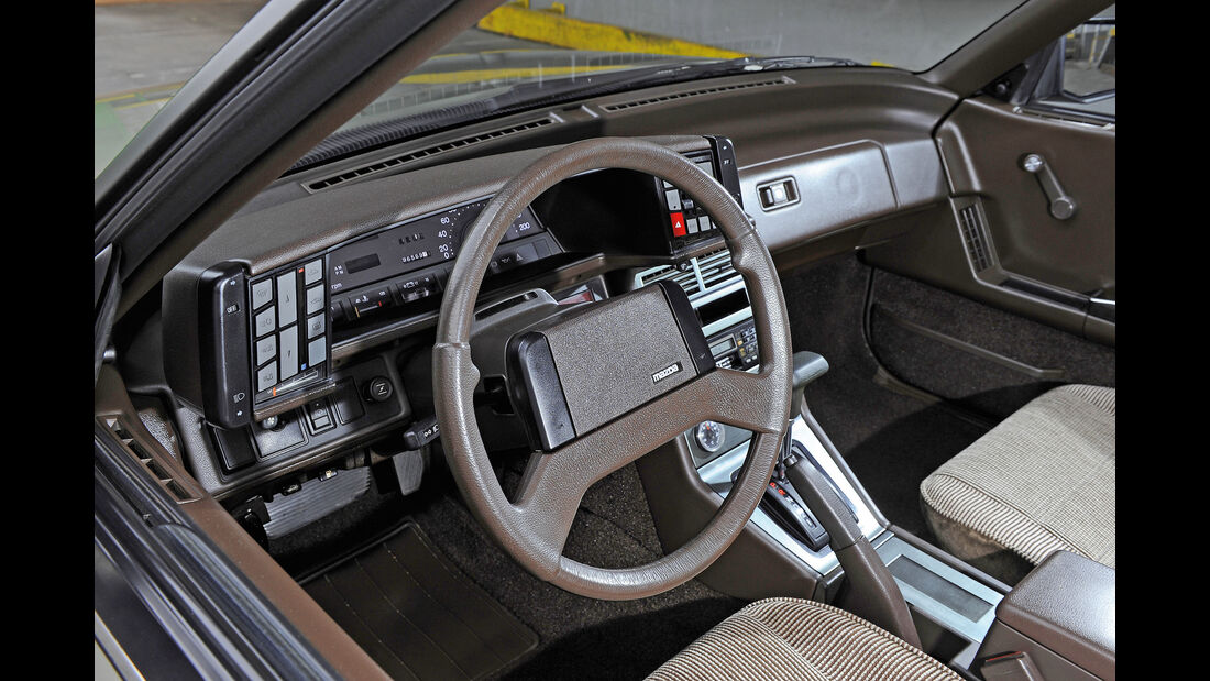 Cockpit 80er Mazda 929 Coupé