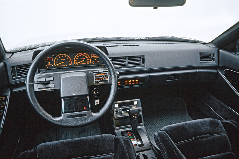 Cockpit 80er Mitsubishi Sapporo