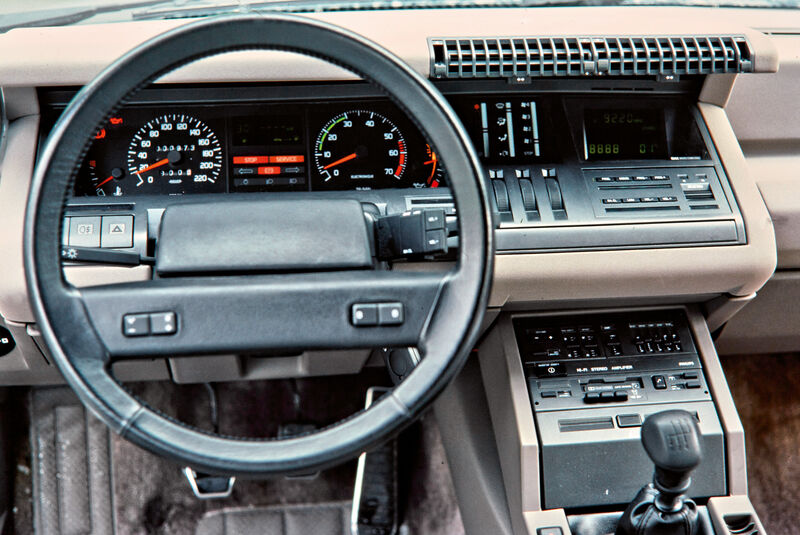Cockpit 80er Renault 25