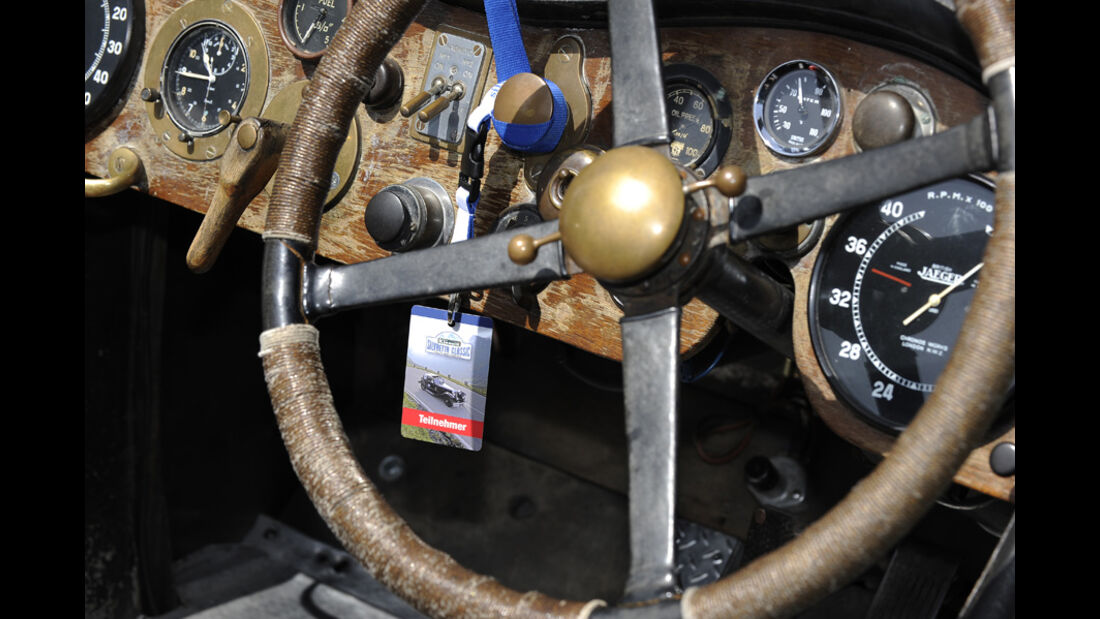 Cockpit eines Vorkriegsklassikers bei der Silvretta Classic 2010 
