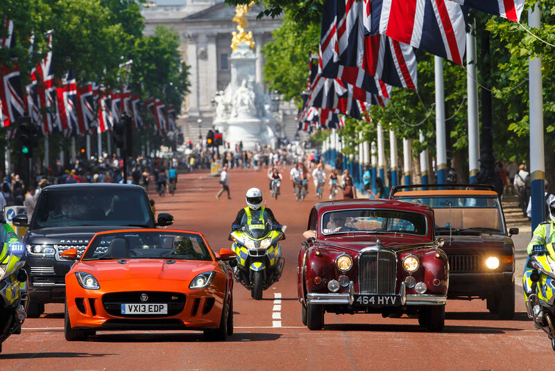 Coronation Festival Her Majesty Queen Elizabeth II. 60 years London Jaguar F-Type Range Rover