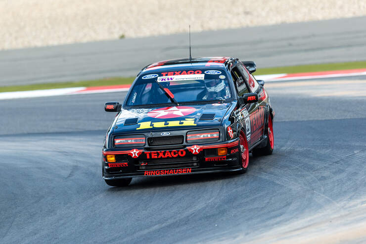 Ford Mustang Und Sierra Cosworth Rs500 In Fahrt Auto Motor Und Sport