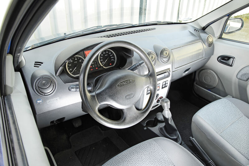 Dacia Logan 1.4 MPI, Cockpit, Lenkrad