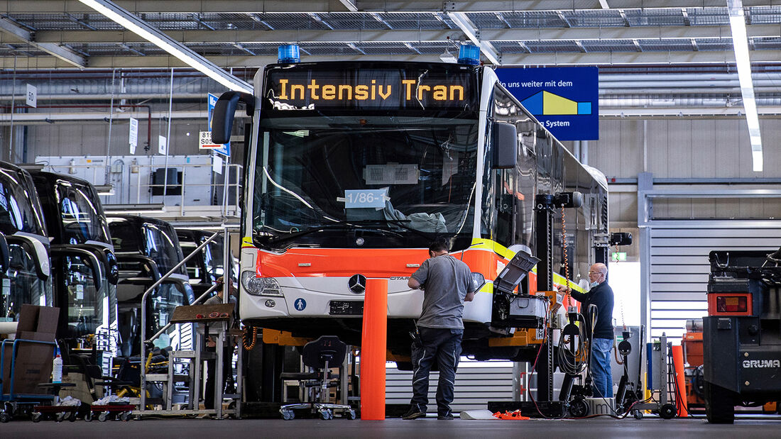 Daimler Buses baut Mercedes-Benz Citaro für den Transport von COVID-19-Patienten um

Daimler Buses converts Mercedes-Benz Citaro for transporting COVID-19 patients