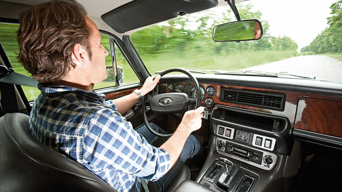 Daimler Double Six, Cockpit, Fahrersicht