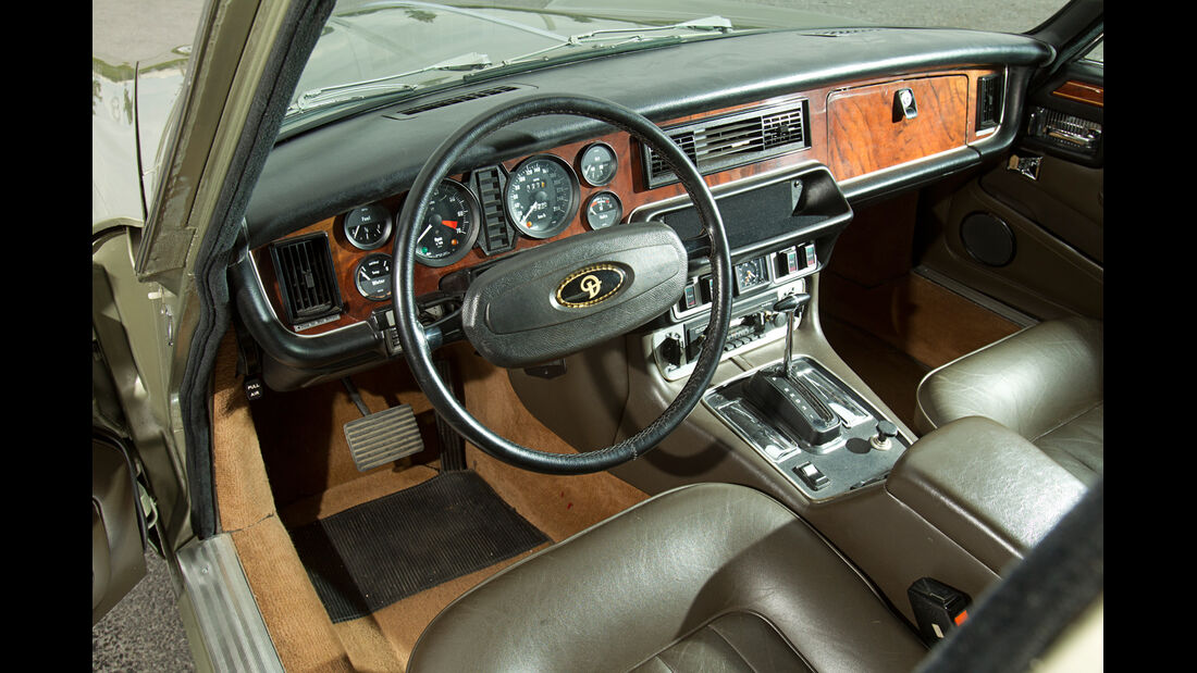 Daimler Double Six, Cockpit, Lenkrad
