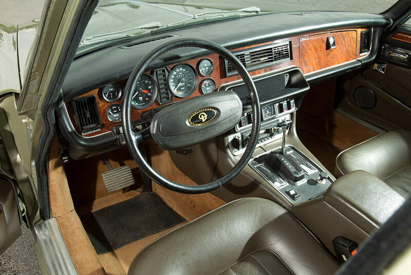 Daimler Double Six, Cockpit, Lenkrad