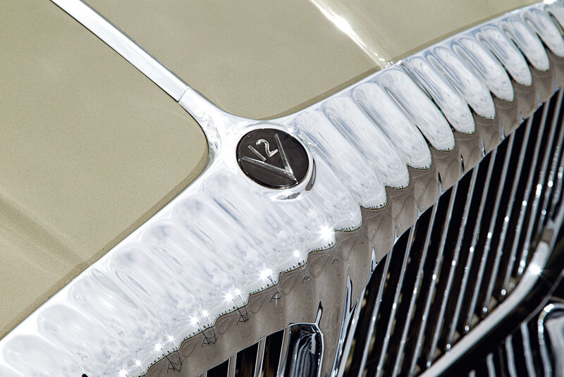 Daimler Double Six, Emblem, Kühlergrill