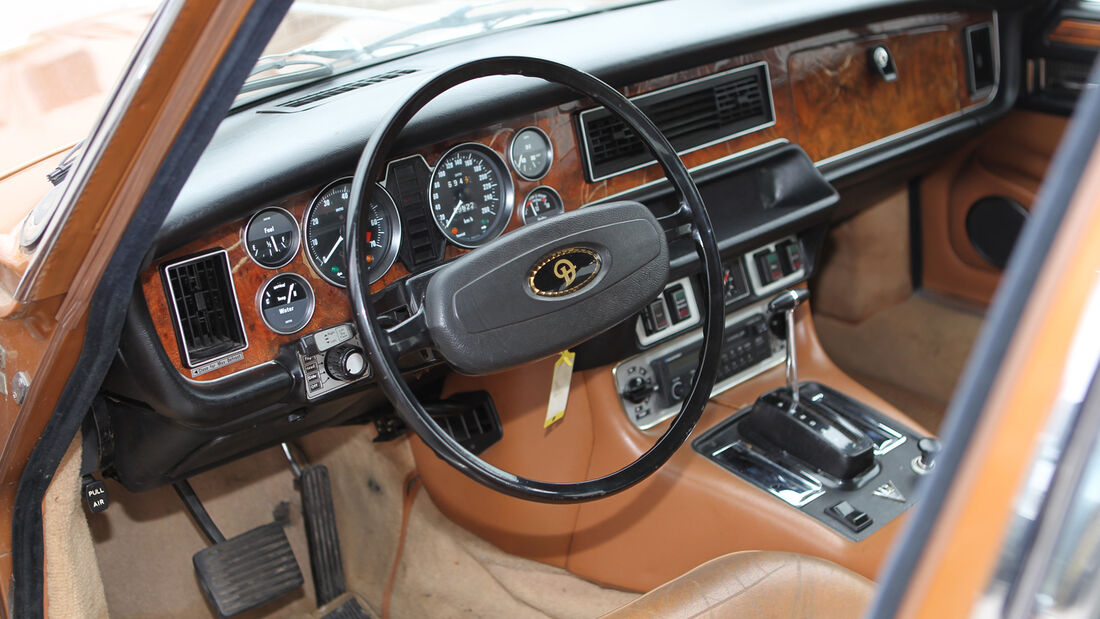 Daimler Double-Six Vanden Plas Series II, Cockpit, Lenkrad