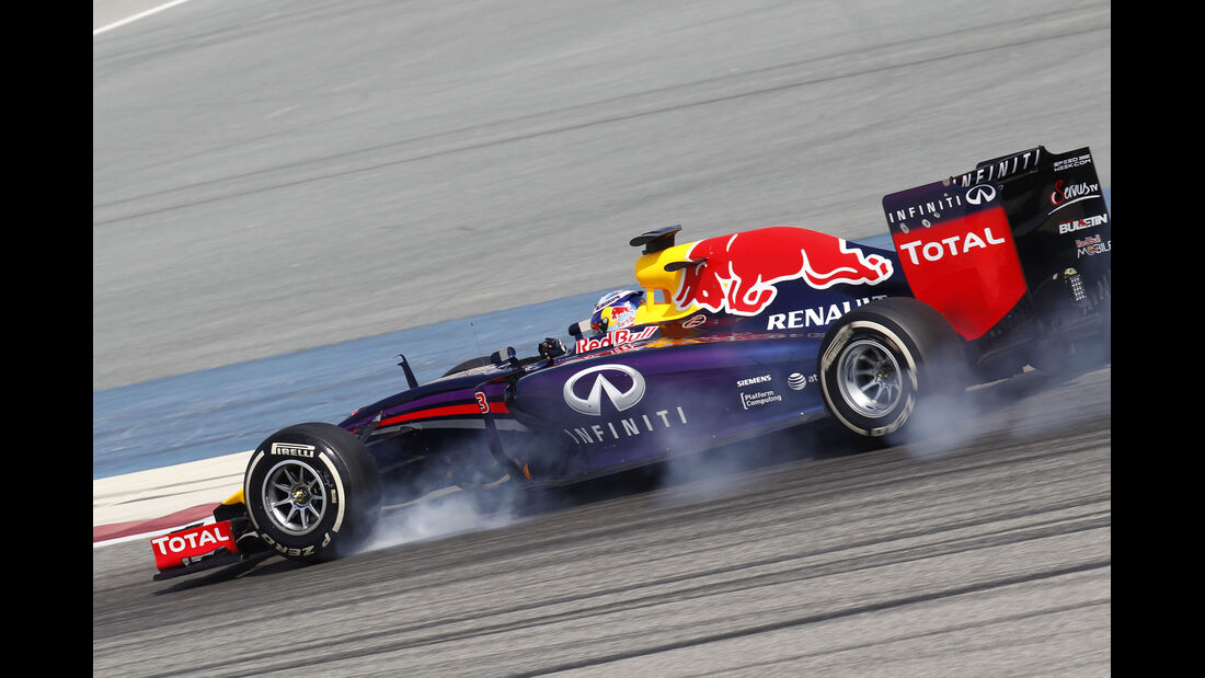 Daniel Ricciardo - Red Bull - Formel 1 - Bahrain-Test 2014