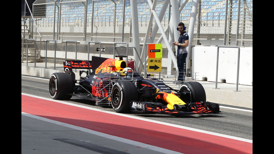 Daniel Ricciardo - Red Bull - Formel 1 - Testfahrten - Bahrain International Circuit - Dienstag - 18.4.2017