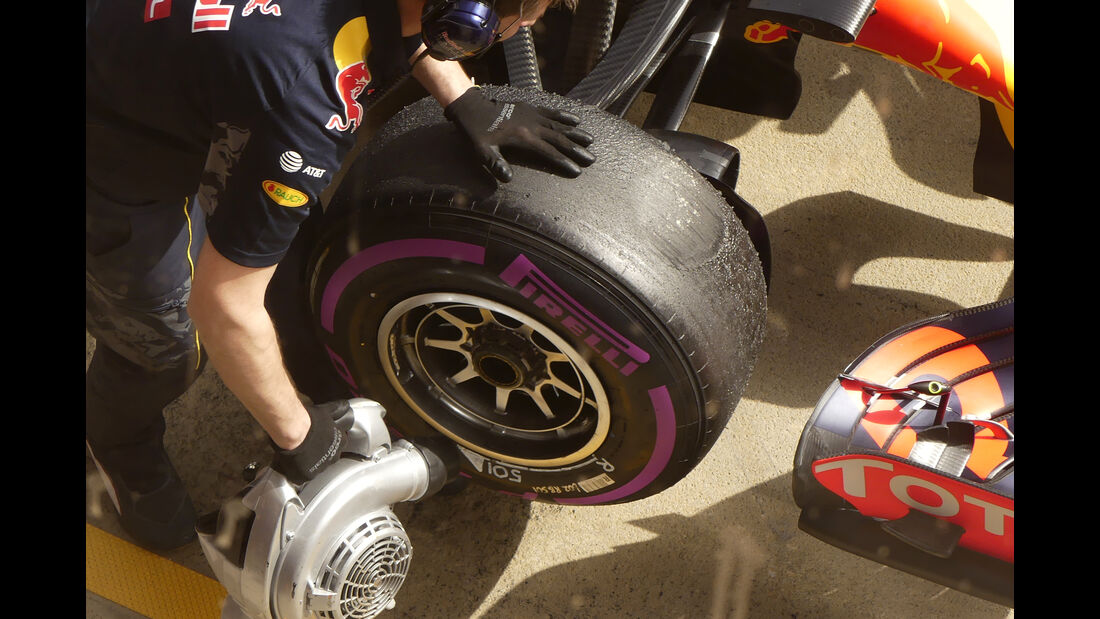 Daniel Ricciardo - Red Bull - Pirelli-Ultrasoft - Barcelona-Test - 2016