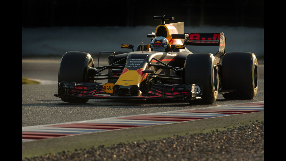 Daniel Ricciardo - Red Bull RB13 - Barcelona - Testahrten 