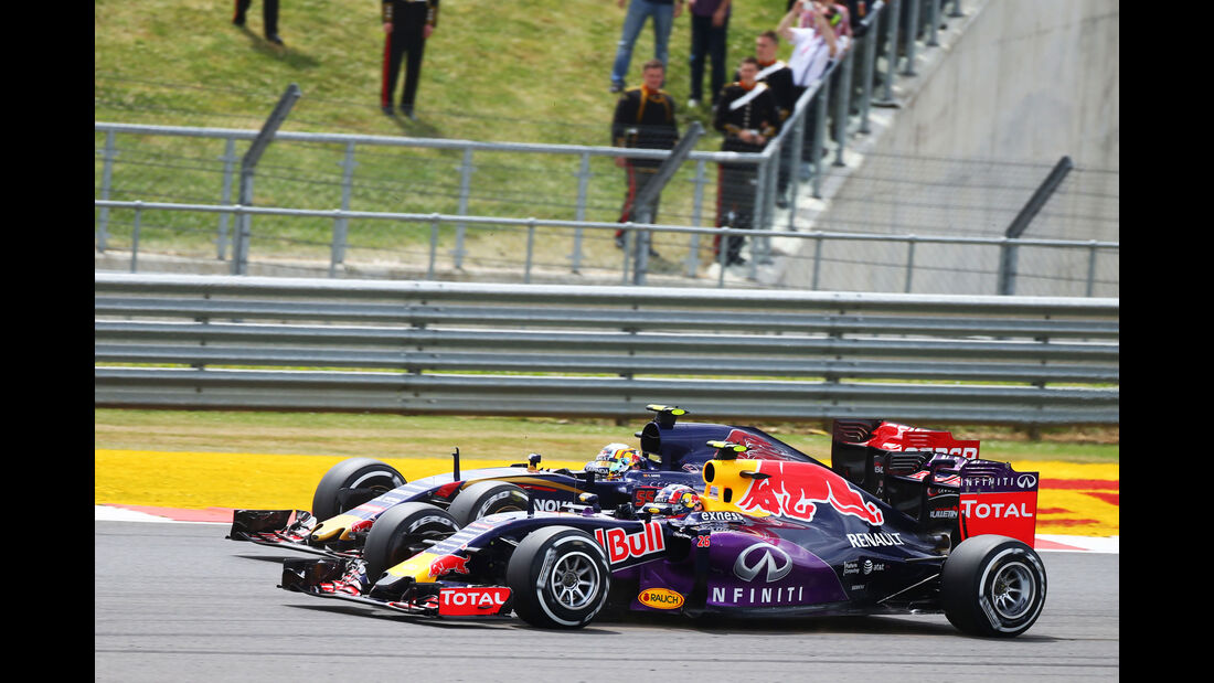 Daniil Kvyat - Red Bull - Carlos Sainz - Toro Rosso - GP England - Silverstone - Rennen - Sonntag - 5.7.2015