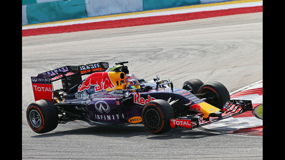 Daniil Kvyat - Red Bull - Nico Hülkenberg - Force India - GP Malaysia 2015 - Formel 1