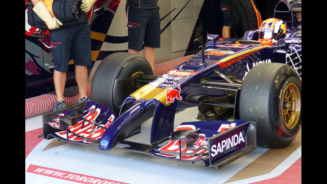 Daniil Kvyat - Toro Rosso - Formel 1 - Test - Bahrain - 1. März 2014