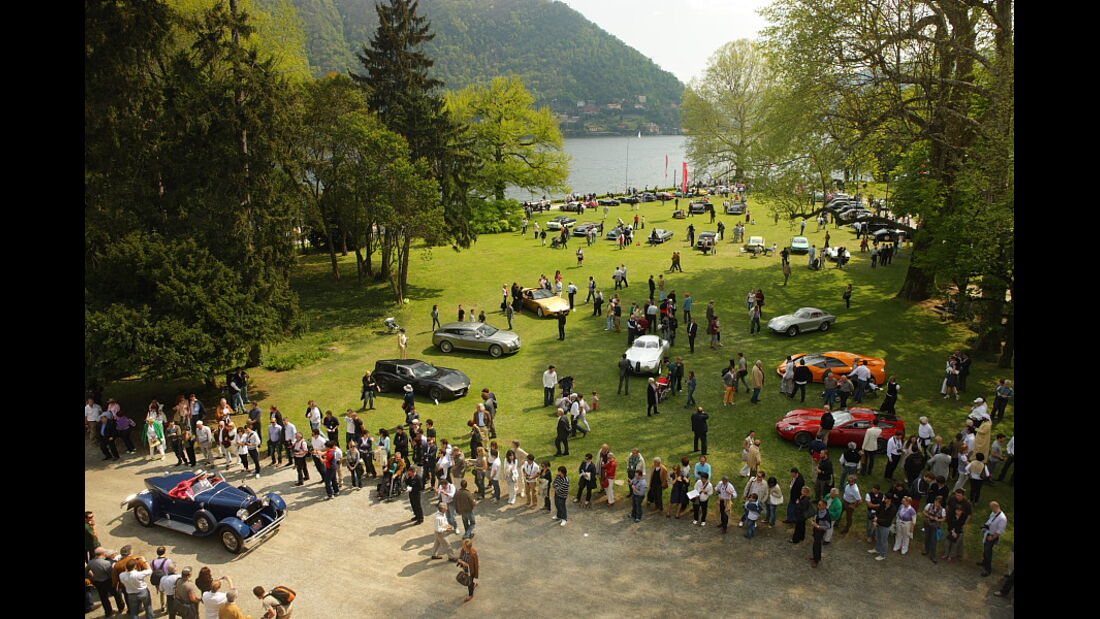 Das Ausstellungsgelände der Villa Erba grenzt direkt an den Comer See.