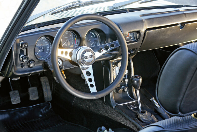 Datsun 1600 Sports, Cockpit