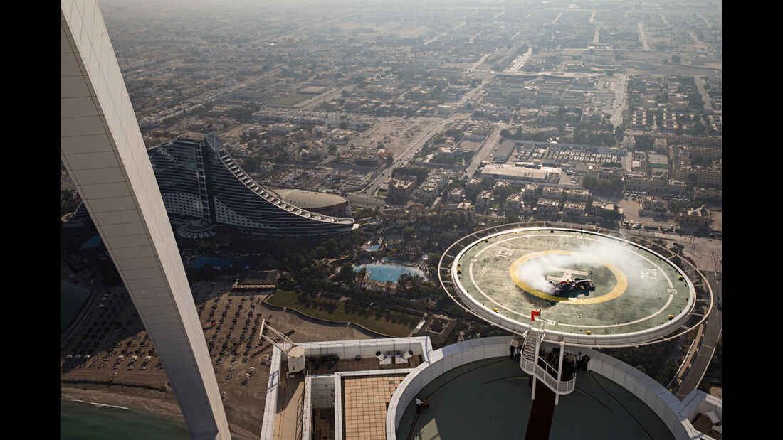 David Coulthard - Showrun - Donuts - Dubai - Burj al Arab - 2013