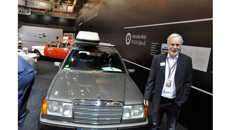 Mercedes Benz W124 Auf Dem Marktplatz Das Ist Der Beste 124er Der Techno Classica Auto Motor Und Sport