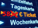 Deutschlandticket 49-Euro-Ticket Anzeige Bahnhof Ticketautomat Symbolbild