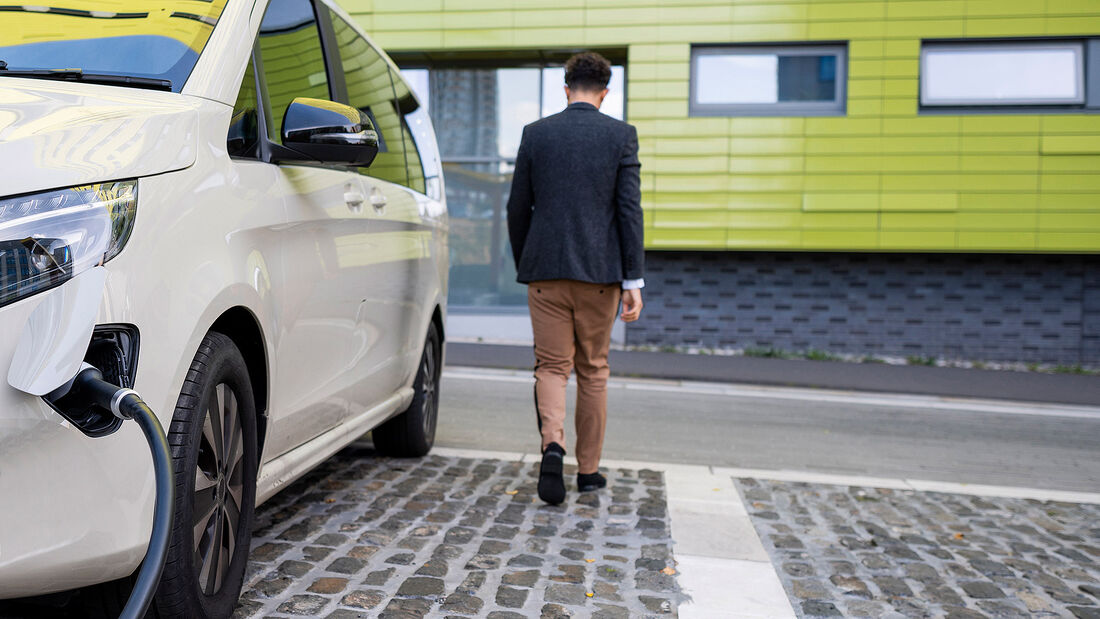 Dienstwagen Firmenwagen Elektroauto laden Mercedes