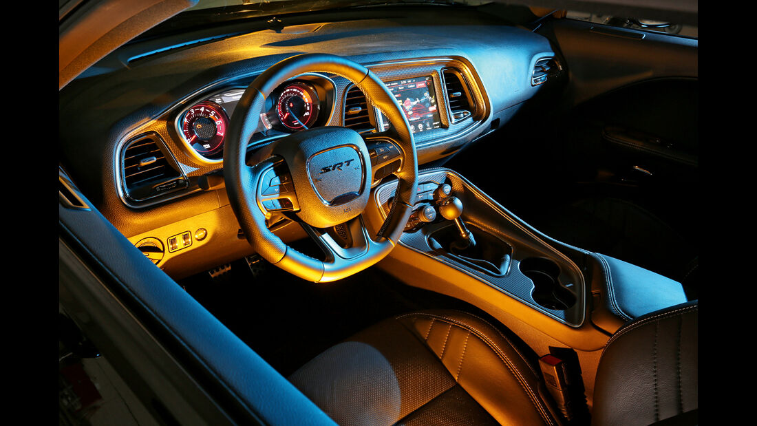 Dodge Challenger Hellcat, Cockpit