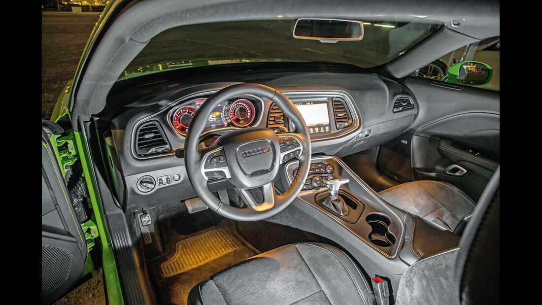Dodge Challenger R/T, Cockpit