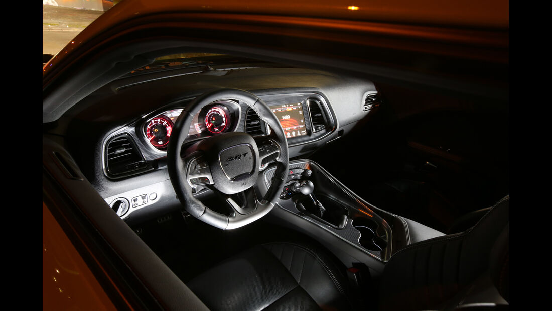 Dodge Challenger SRT Hellcat, Cockpit
