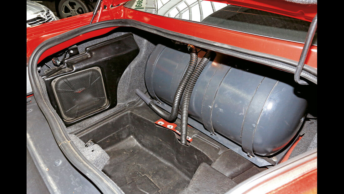 Dodge Challenger SRT8, Gasanlage