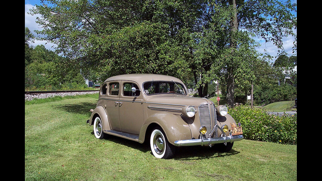 Dodge Touring Sedan Baujahr 1937 