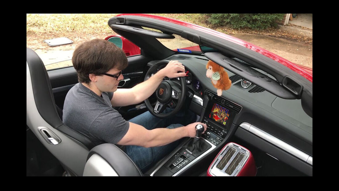 Doom zocken mit einem Porsche 911, Videospiel
