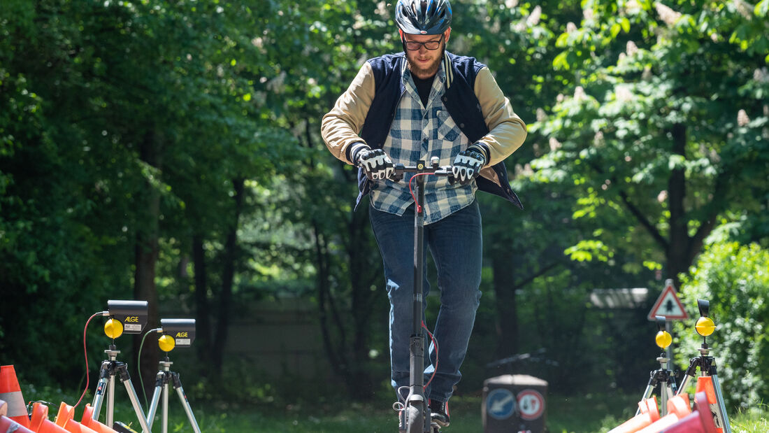 E-Scooter Elektro Tretroller Test Vergleich BMW X2 City Metz Moover Xiaomi M365 Moovi Ninebot ES2