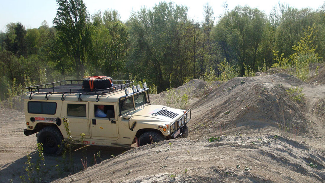 Eble 4x4 Offroad-Experience: Einmal mit dem Hummer durchs Gelände pflügen