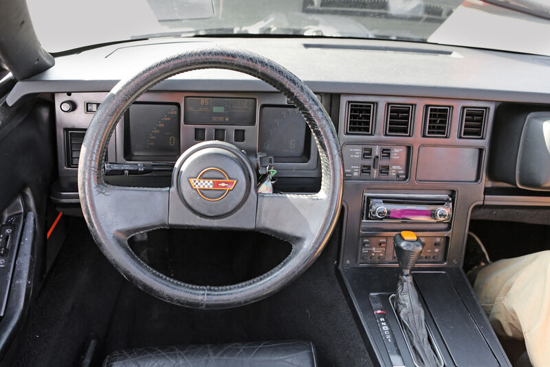 Einkaufs-Tour, Chevrolet Corvette C4 Convertible, Lenkrad, Cockpit