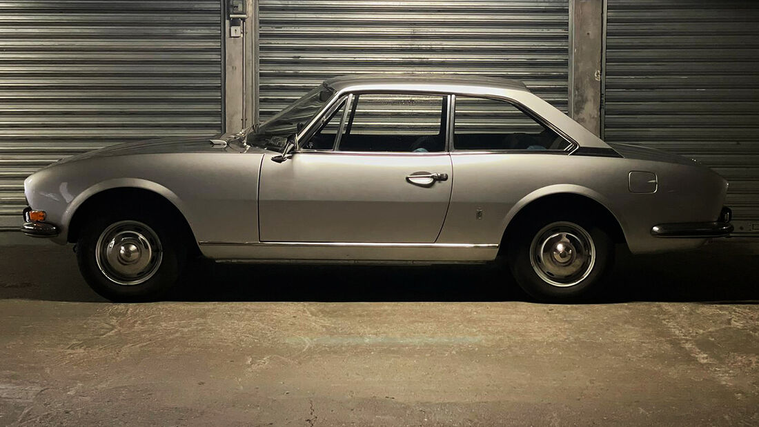 Elektrisches Peugeot 504 Coupé von Retrofuture.