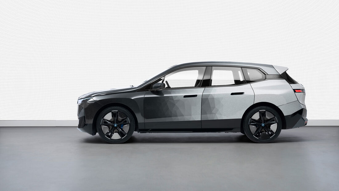 BMW CES 2022: Digitaler Flip-Flop-Lack als Akku-Anzeige