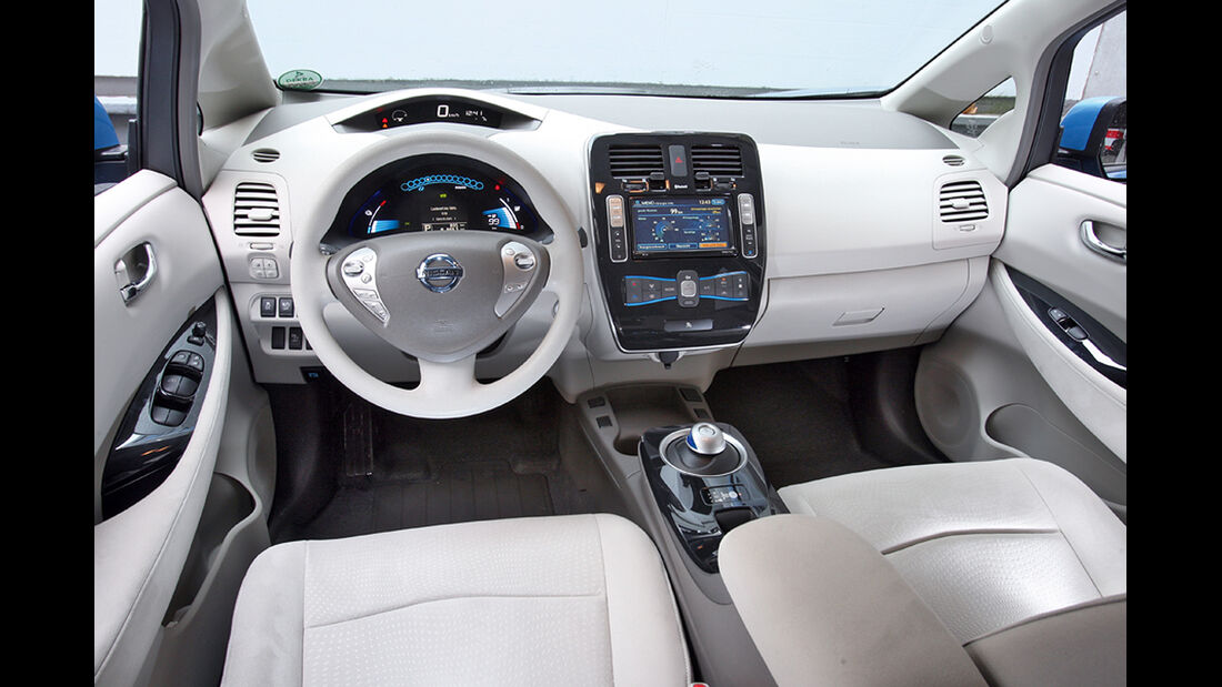 Elektroauto Nissan Leaf Cockpit