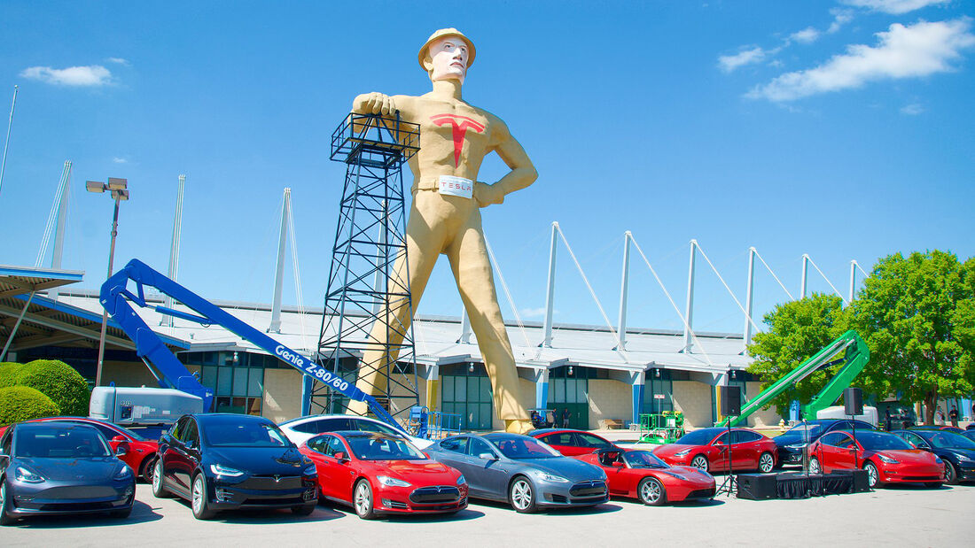 Elon Musk Statue in Tulsa/Oklahoma