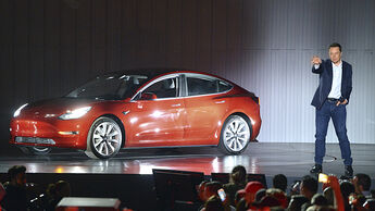 ADAC testet Bediensysteme von Autos: Tesla Model 3 ist großes  Sicherheitsrisiko