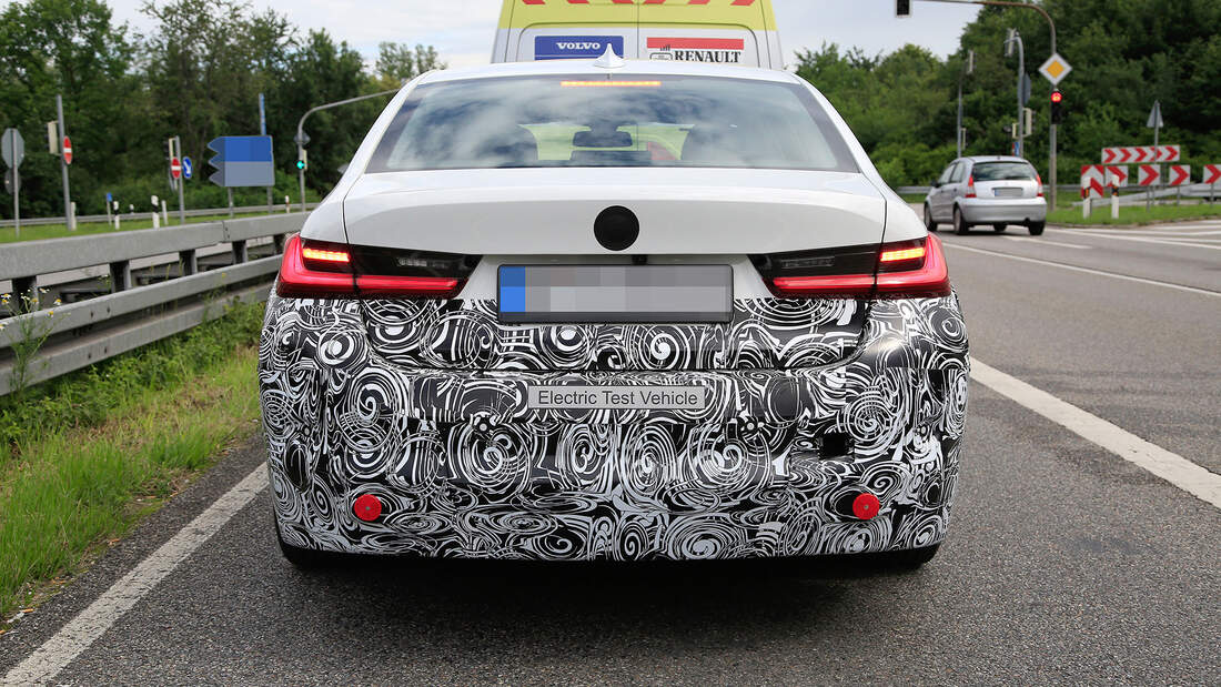 BMW 3er Electric (2022) ElektroLimousine mit 270 PS AUTO MOTOR UND