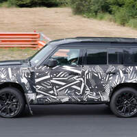 Erlkönig Land Rover Defender SVX