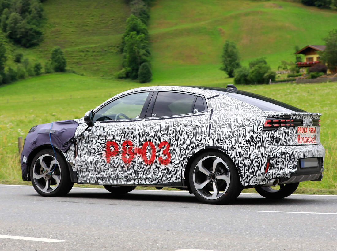 Erlkoenig-Lynk-Co-05-articleGalleryOverlay-8c68fb6a-1614919.jpg