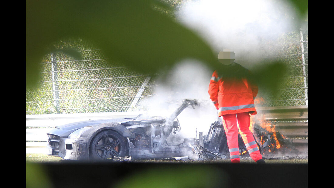Erlkönig Mercedes SLS AMG Black Series Unfall abgebrannt